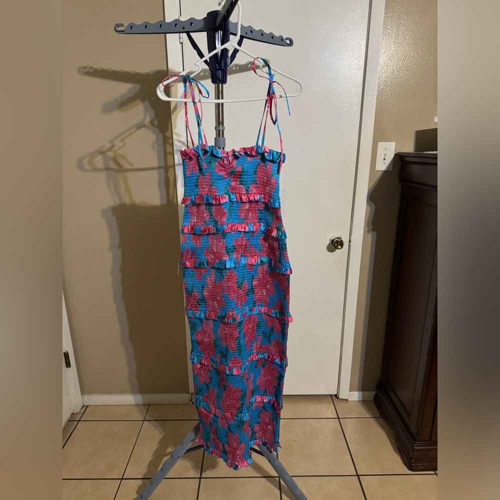 Colorful ruffled Dress, fits perfectly, comfortable and great for any occasion!